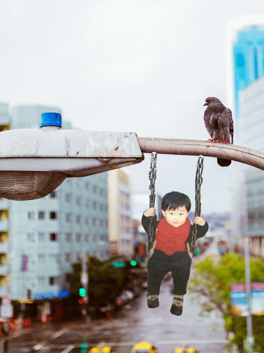 buenabuenobien's tweet photo. 어린이날이니까 애기 그네 태워줬어. 위험한 데도 가려길래 끄집어냈지👀 https://t.co/siCnrkJwlS