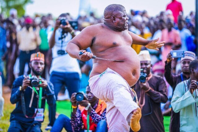 NeeeSandra's tweet photo. @zowiehillz let me quickly revive the hashtag for the culture.
Chomi it feels good Zowie.
😭😭😭😭
#TeamTolex https://t.co/urmlMD1KLE