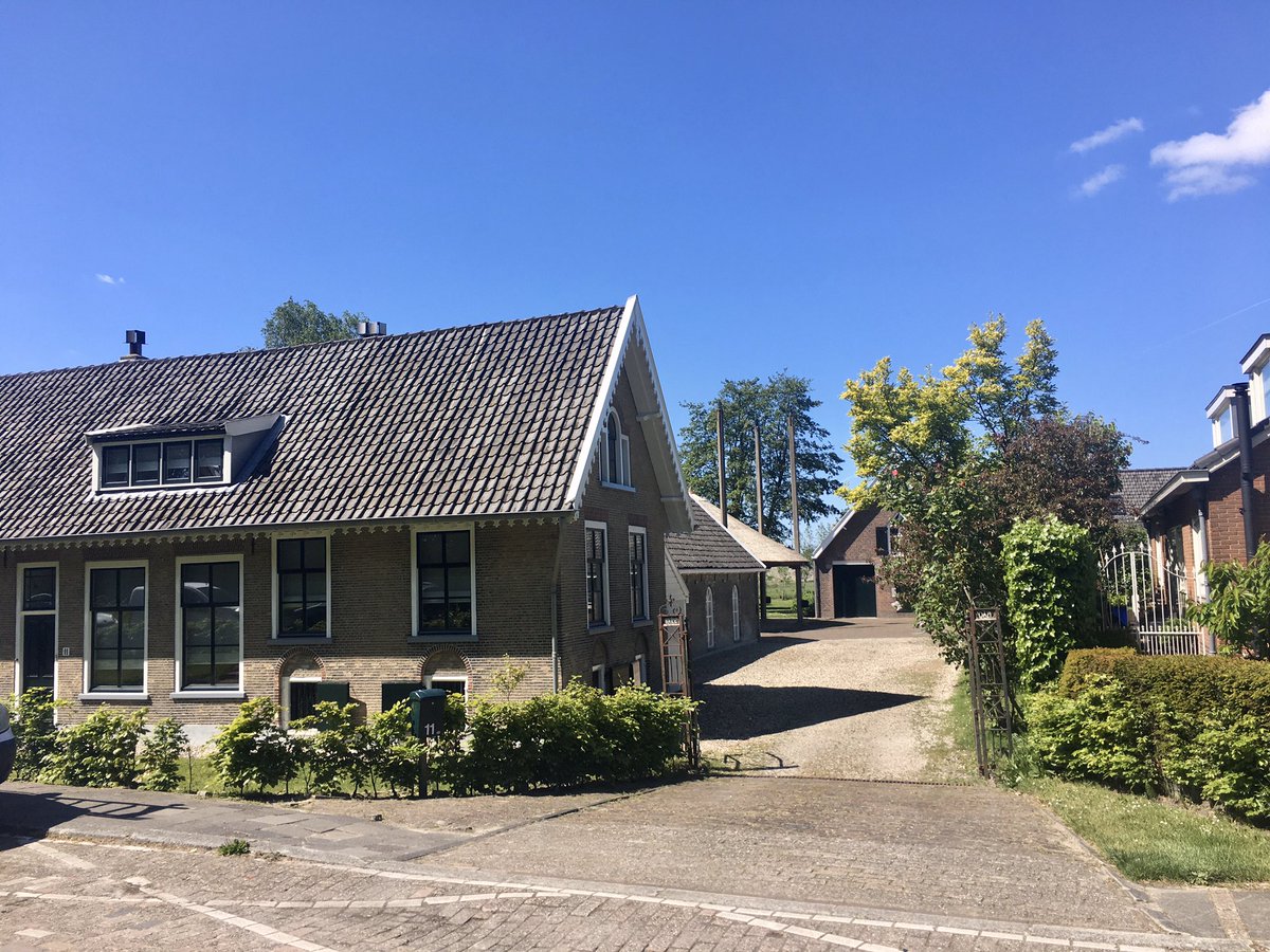 Nou, het geboortehuis van mijn opa staat nog steeds te koop! ‘t Haantje