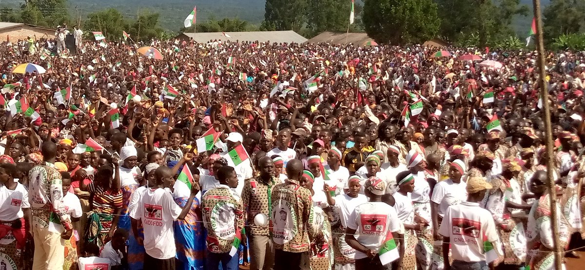 Bangeli9's tweet photo. #Burundi Toujours à @KarusiProvince , les Bagumyabanga de la commune #Buhiga attendent impatiemment le candidat du @CnddFdd @GeneralNeva qui va bientôt y passer, de retour depuis la commune #Nyabikere
#ToraNeva
#ToraNum1 https://t.co/RwzUjDVZ51