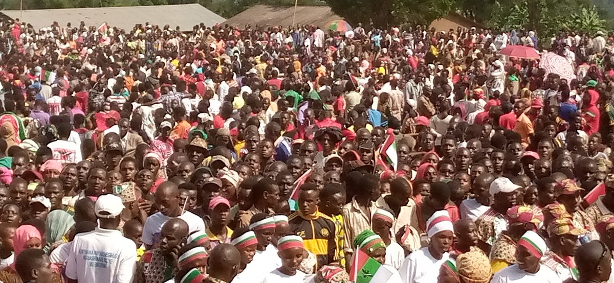 Bangeli9's tweet photo. #Burundi Toujours à @KarusiProvince , les Bagumyabanga de la commune #Buhiga attendent impatiemment le candidat du @CnddFdd @GeneralNeva qui va bientôt y passer, de retour depuis la commune #Nyabikere
#ToraNeva
#ToraNum1 https://t.co/RwzUjDVZ51