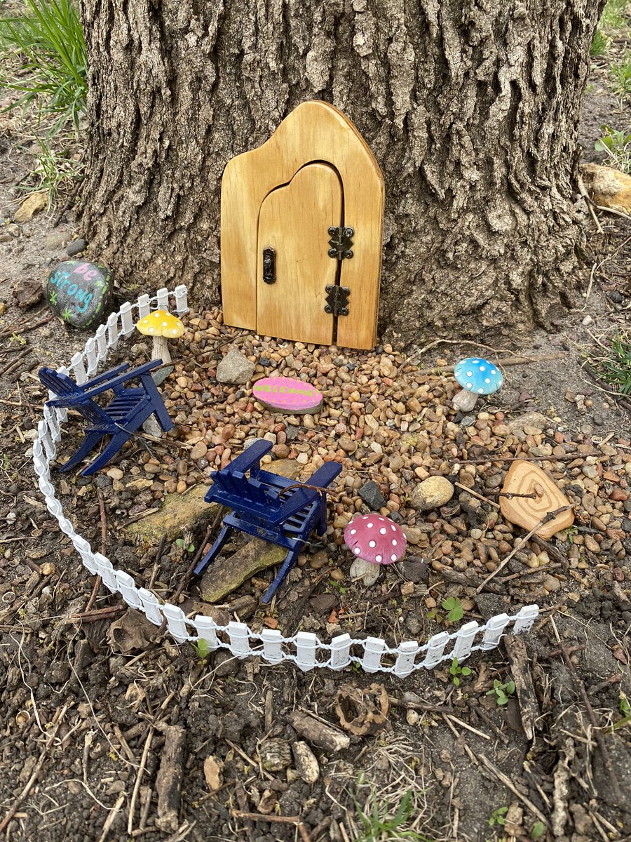 jenniferlpguru's tweet photo. Tiny treasures...a little fairy 🧚‍♀️ house! Knock, knock - WiFi?!?!! 🌸💗💫 #whimsical #tinytreasure #fairyhouse https://t.co/6iqxMqyOjN