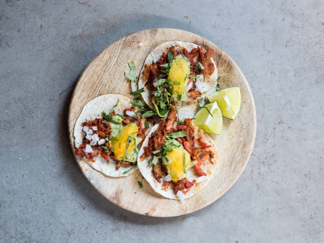 mexibritweet's tweet photo. Our TOP 5 London tacos for #CincoDeMayo!
Something to look fwd to when lockdown ends...
🌮 Taco de Pastor @Tacos_El_Pastor 
🌮 Taco de Nopales @mariasabinaLDN 
🌮 Cacklebean Egg &amp; Mole Taco @breddostacos 
🌮 Taco de Carnitas @LatitudeWimble1 
🌮 Taco de Cochinita @SantoRemedioUK https://t.co/cUwYKRGyrR