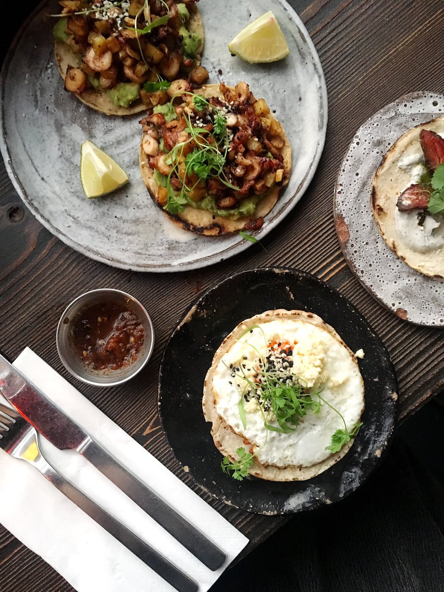 mexibritweet's tweet photo. Our TOP 5 London tacos for #CincoDeMayo!
Something to look fwd to when lockdown ends...
🌮 Taco de Pastor @Tacos_El_Pastor 
🌮 Taco de Nopales @mariasabinaLDN 
🌮 Cacklebean Egg &amp; Mole Taco @breddostacos 
🌮 Taco de Carnitas @LatitudeWimble1 
🌮 Taco de Cochinita @SantoRemedioUK https://t.co/cUwYKRGyrR