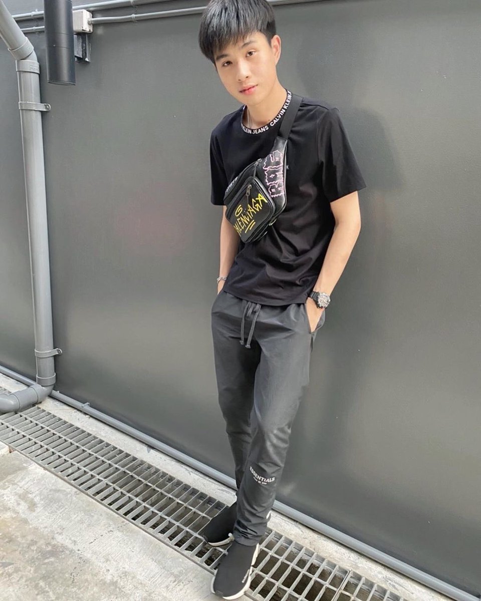 BENZJICYJ's tweet photo. คูมโออออ!! อื้อหื้อผู้ชายบ้านนี้หล่อจังเลยเว้ย😭😭😭😭

#MONALIZA #โมนา
#EvosDebut #Debutrov #evosesports https://t.co/ly0OGPJRvN