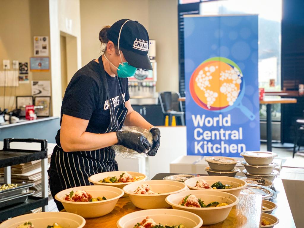 We’re partnering with @AmericanExpress to donate up to 1 million hotel rooms to medical professionals & supporting @WCKitchen to give these heroes tasty meals while they serve on the front lines. Want to help? Make a meal donation today: ms.spr.ly/6015T9EPF #GivingTuesday