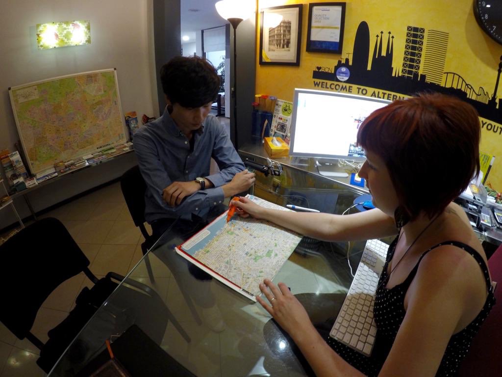 AlternativeBcn's tweet photo. Discovering our #hostel 4/7: If it’s your first time in Barcelona, our staff members will answer your questions and show you what there is to do in the city 🌃😁 #barcelona #acyh #TipsTuesday https://t.co/mtZcRDpz8s