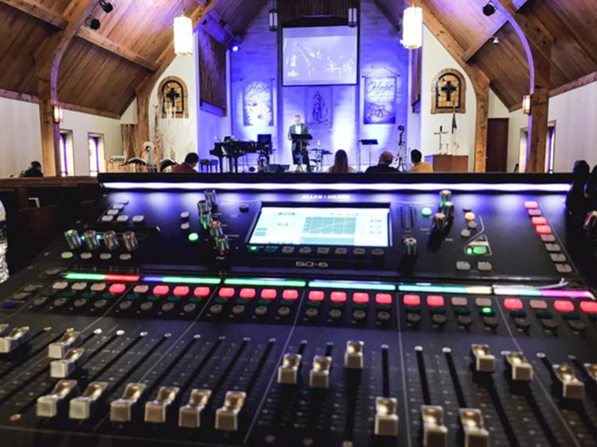 Rush_Republican's tweet photo. Churches adapt technology to COVID situation https://t.co/pgHNbaa9r4 https://t.co/Yka32Wxl1k