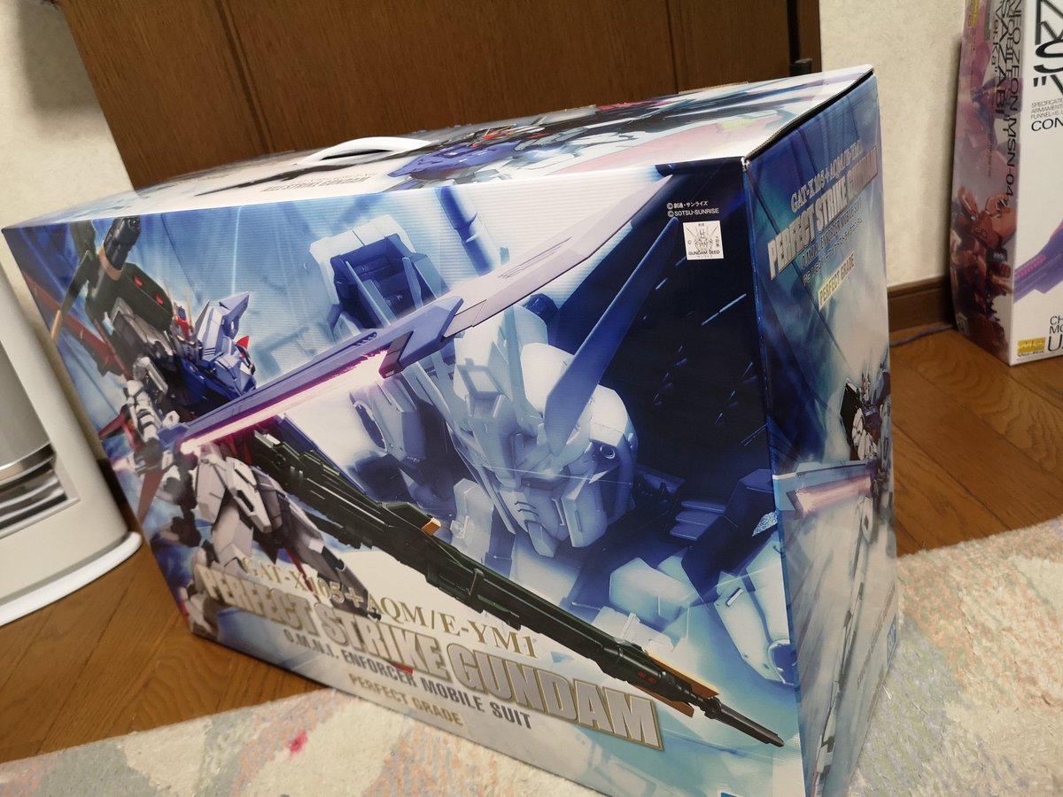 tomksr4's tweet photo. 買ってしまった😜
#香坂きの
さんのyoutube生配信見てたらついつい。同じ機体じゃないけど。
#プラモデル
#ガンプラ
#ガンダム
#PG
#PERFECTSTRIKEGUNDAM https://t.co/YsYYjUxDGx