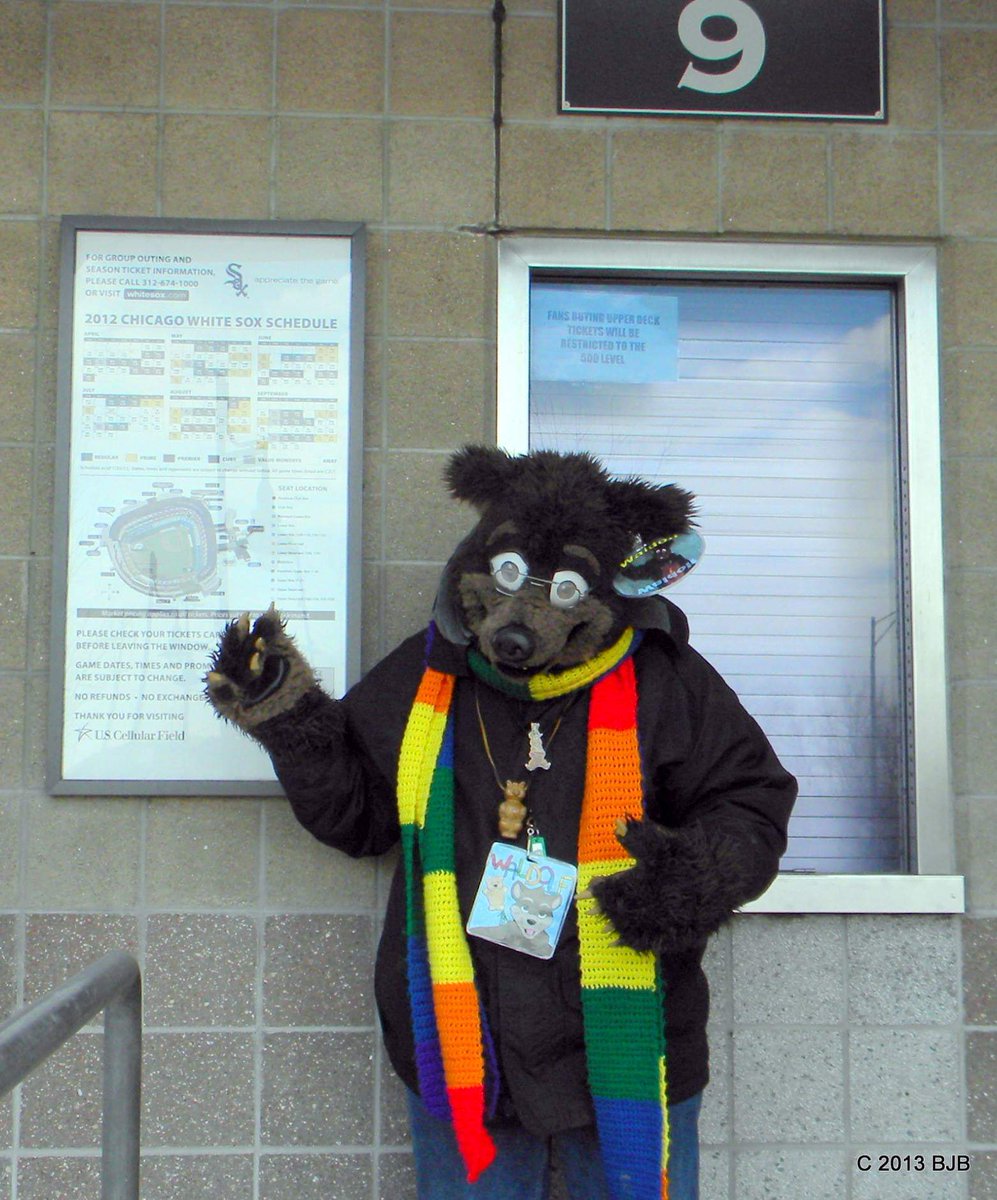 THE_BJBUTTONS's tweet photo. #FursuitFriday #fursuiteveryday Its a brand new baseball season and Waldolf is looking for a good seat. #Sox #TheCell #theRate #ComiskeyPark#fursuit #fursuiter #futsuiting #bear #costume https://t.co/FNfqm95g7B