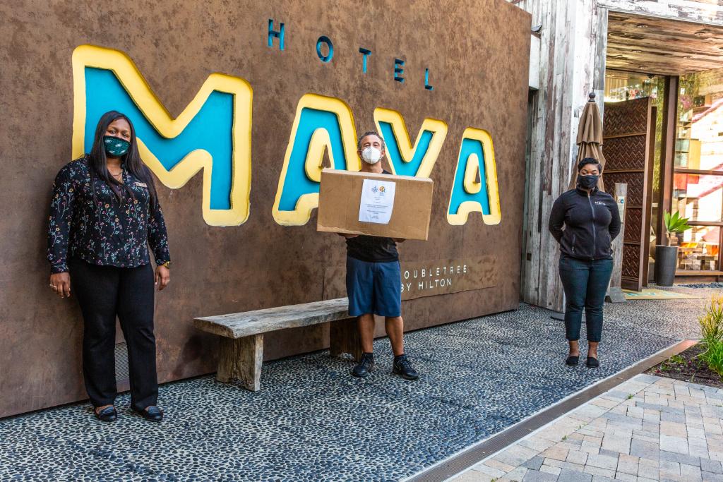 Стеф life is strange. Since april. Ютаке сонэ. Смайлик интересно. Hello april картинки.