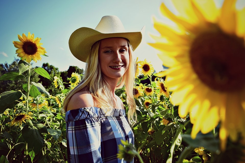 LonnieJo Swiney has been a member of the Beta Club for 4 years... to read her full bio visit our Facebook or Instagram pages! On behalf of Ridgeview Beta, we wish you the best of luck LonnieJo, and remember to continue to Lead by Serving Others! #ridgeviewbeta #seniorspotlight20