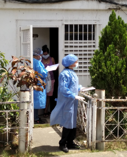 ivssoficial's tweet photo. #5May | Cumpliendo políticas de protección social, el personal medico asistencial de la @CaricuaoIvss , se despliega diariamente por las comunidades realizando despistaje de COVID-19, garantizando la salud y bienestar del pueblo.#EscudoBolivarianoAntiimperialista @NicolasMaduro https://t.co/7BZ2AkvIVe