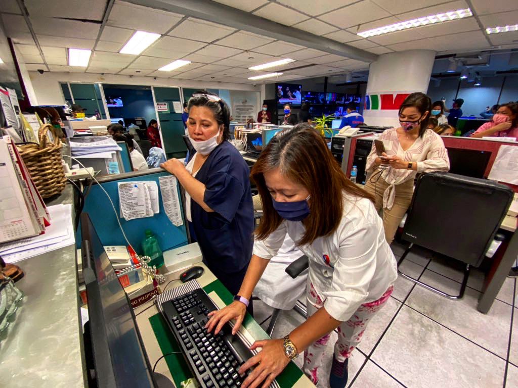 jeffcanoy's tweet photo. ABS-CBN News Chief @gingreyes hasn’t produced a newscast in over a decade. But we’ve heard epic stories of her days as EP of The World Tonight. Here she is, back in the producer’s chair for TV Patrol’s final newscast. The final words from the newscast were from her. https://t.co/dumYipujms