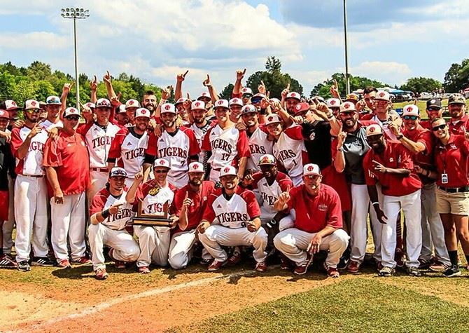 UWAAthletics's tweet photo. Five years ago today, May 5, 2015. A blast from the past brought to you by Tiger baseball.
https://t.co/9VxkmQ3oBd https://t.co/BI1cDMhhNq