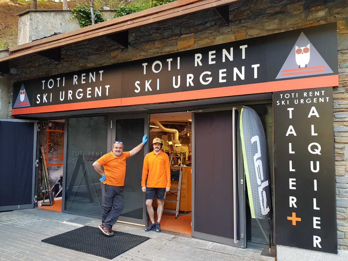 TOTIARAN's tweet photo. Quién también ha vuelto al trabajo, para dejar listo el material de esquí para la próxima #temporadaski es #TotiRent #SkiUrgent , si necesitas contactar con ellos puedes hacerlo al ☎️973644304 #SkiMan #goodteamwork #Totiaran #todoirábien #ánimos #somosresponsables #valdaran https://t.co/yAmug75c2X