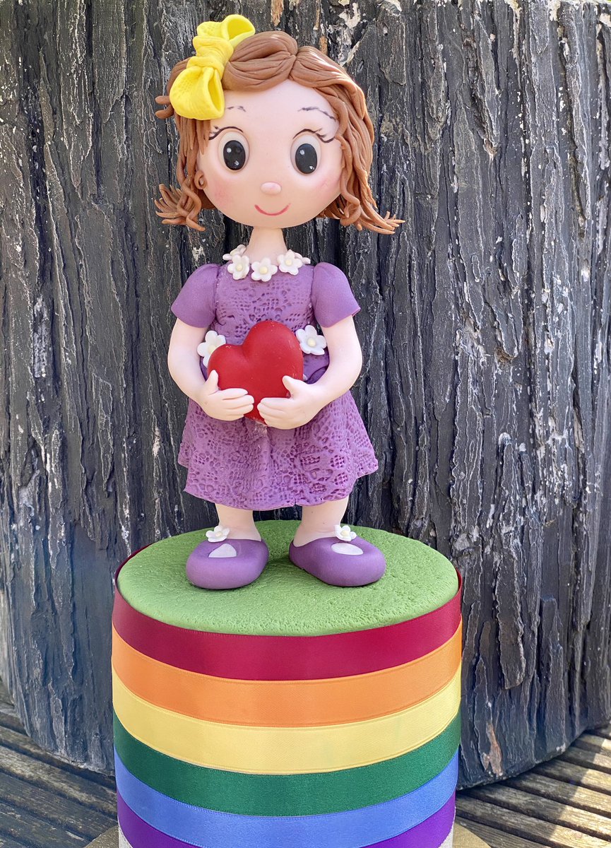 Just loved naked this sugar model on last night’s ZOOM live demonstration for the British Sugarcraft Guild Region 1, cake decorating and Sugarcraft Scotland and Northern Ireland, all finished with her embellishments! <a href="/sugarcraftBSG/">The British Sugarcraft Guild</a> 🌈🥰