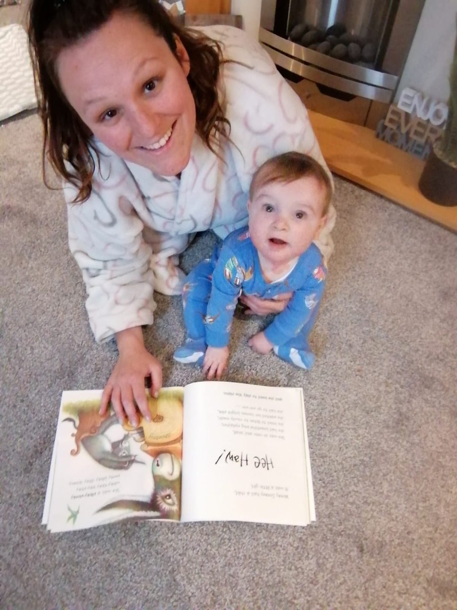 LonghillPrimary's tweet image. We have had another #getcaughtreading entry! It is Miss Turton and Freddie! 🙂  #LPSHull #EYFSReading #StayHomeStaySafe