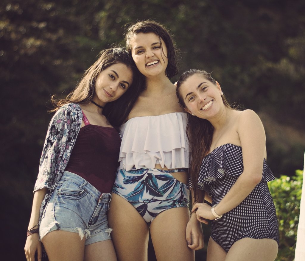aleja_ortizm's tweet photo. Extrañando con el alma los días así. ❤  
@DiannaCata @AngiRodriguez https://t.co/a8f2g1dvdt