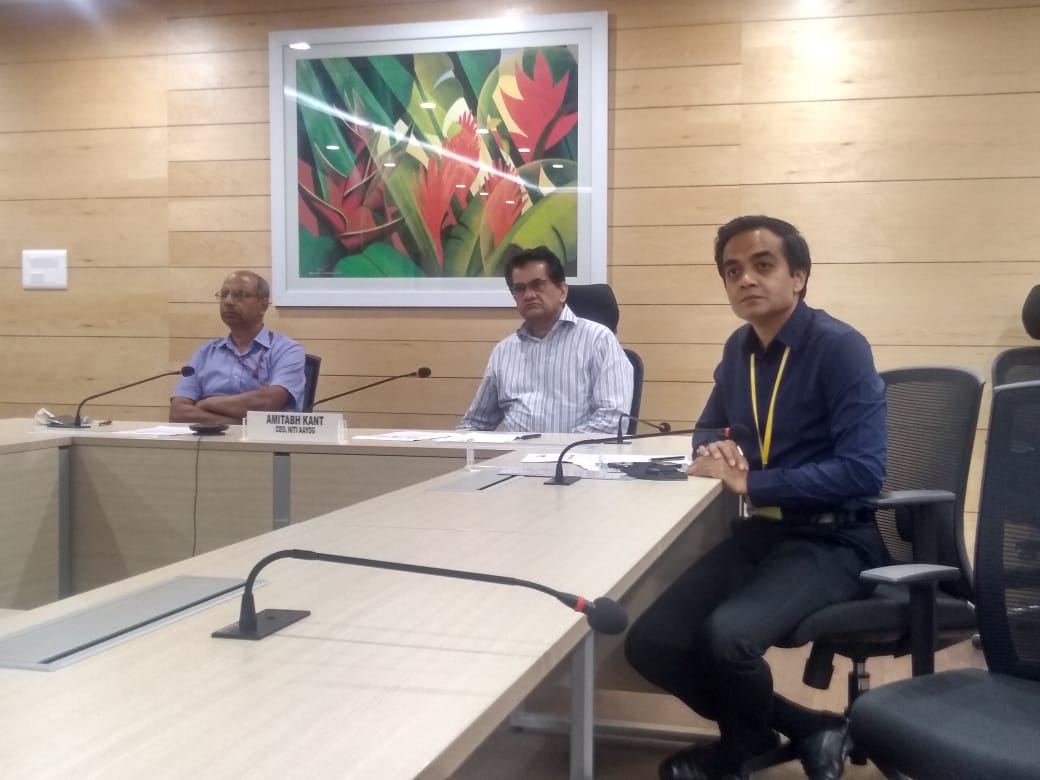 #NITIAayog &amp; <a href="/PiramalFdn/">Piramal Foundation</a> launched the Surakshit Dada-Dadi &amp; Nana-Nani Abhiyan to protect senior citizens during #COVIDー19 pandemic. #ApnoKaDhyaan

Representatives from NITI, Piramal &amp; 800+ volunteers from 25 #AspirationalDistricts were part of today's virtual launch