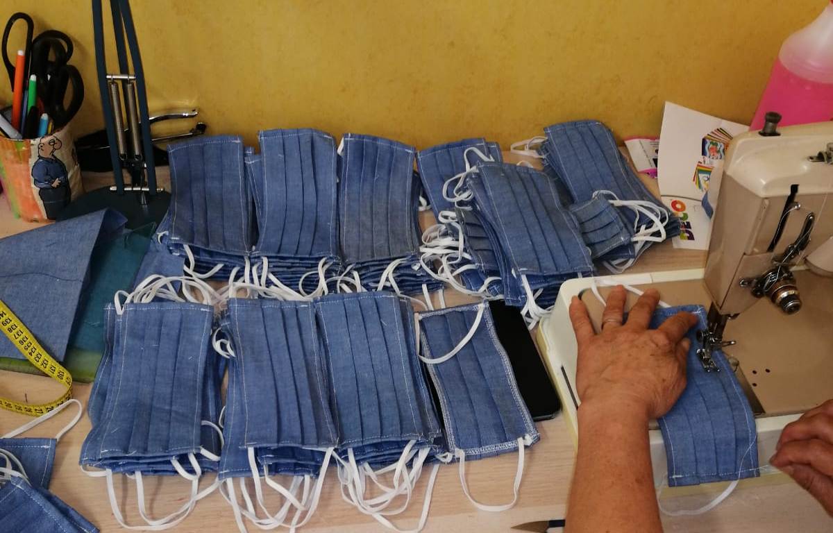 Altre 200 mascherine sono partite dal nostro bene confiscato alla camorra a Casal di Principe. Destinazione tanti #centriantiviolenza in tutta Italia. Le donne per le donne! 👉bit.ly/3ciGWa0 <a href="/_daSud/">daSud media civico e podcast</a> @Co2Onlus <a href="/_Agrorinasce/">ConsorzioAgrorinasce</a> #ReteSanLeucioTextile