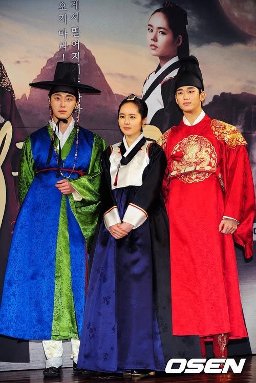 Day 11 - They are just one of my fave kdrama love triangles (I'll keep my top faves to myself)  #TheHeirs #MoonEmbracingTheSun  #BoysOverFlowers