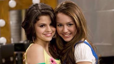 GomezSource's tweet photo. “I happened to catch it one day and loved what she was doing and knew I wanted to be a guest. I liked the rawness of the show. I feel like people are yearning for that type of realism right now. Not something overly produced.” - Selena on Bright Minded https://t.co/mMCgxxRFip