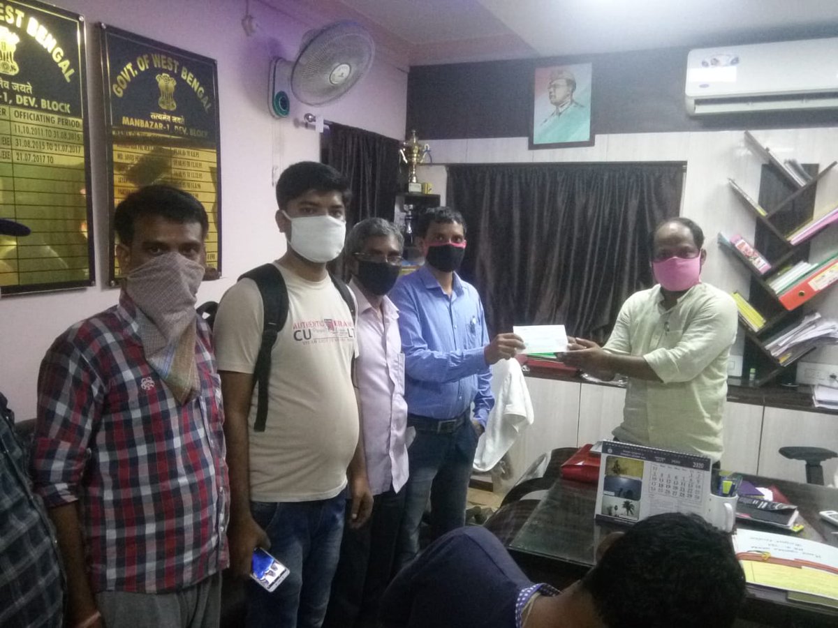 dmahato50's tweet photo. Today CSC VLE SOCIETY DAYALDIH, Purulia(W.B) gives donation for COVID19
#COVIDー19
@CSCegov_
@PMGDISHA
@dintya15 https://t.co/Md7spSZXlT