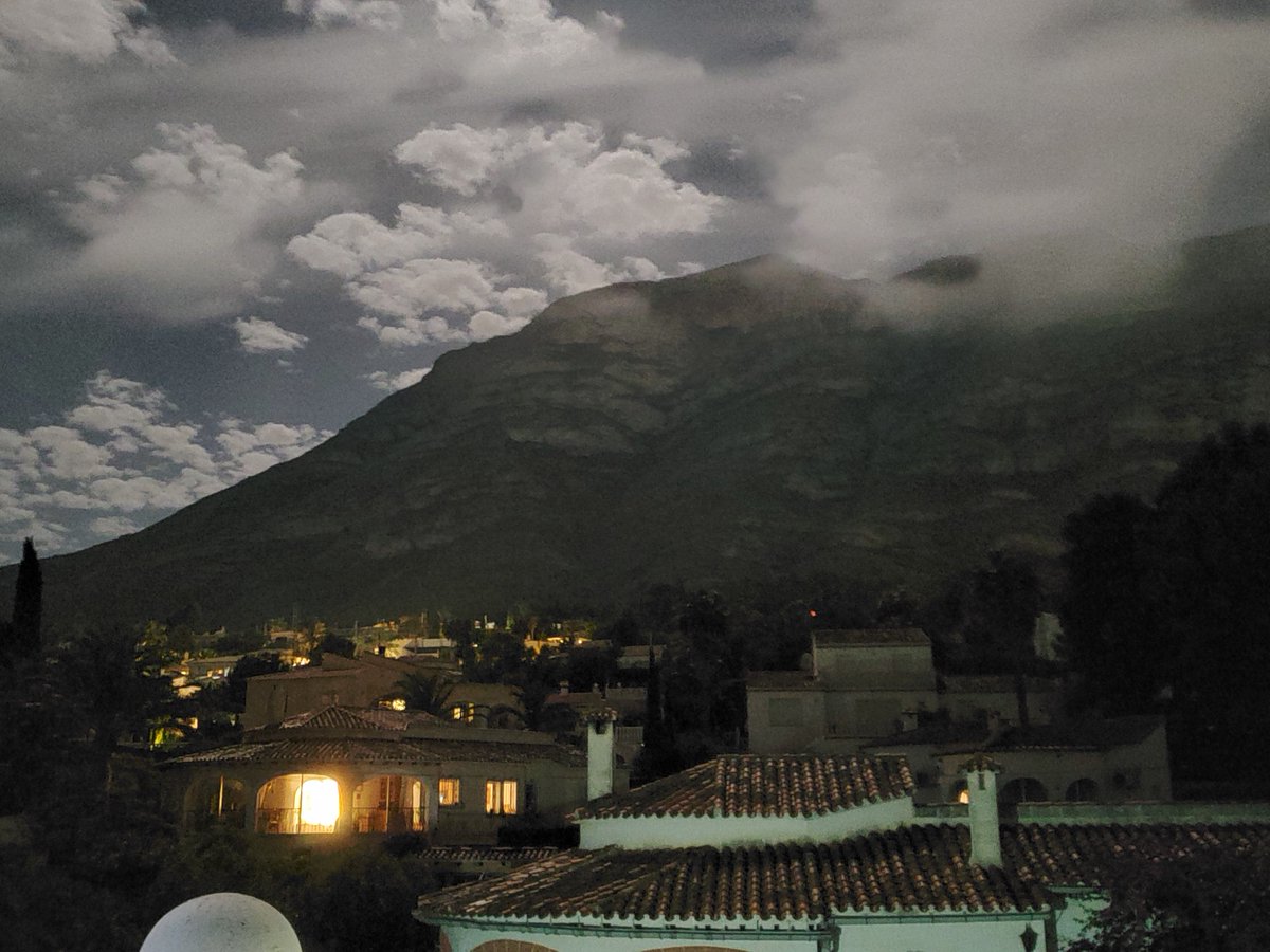 TechTabletscom's tweet image. Low light night mode on stock camera app. Samsung Galaxy S10+ Vs K30 Pro Vs Realme X50 Pro. Which one do you think is best? #SamsungGalaxyS10Plus #RedmiK30Pro #realmex50pro