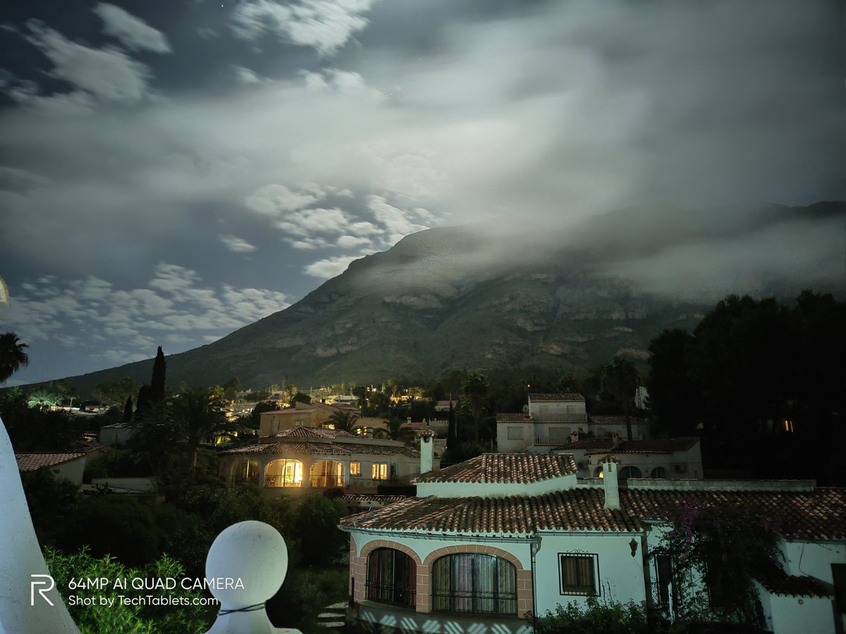 TechTabletscom's tweet image. Low light night mode on stock camera app. Samsung Galaxy S10+ Vs K30 Pro Vs Realme X50 Pro. Which one do you think is best? #SamsungGalaxyS10Plus #RedmiK30Pro #realmex50pro