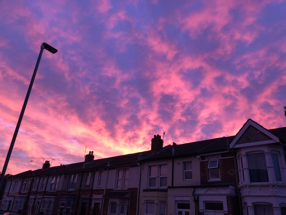 portsmouthnews's tweet photo. Out of this world. Sunrise this morning at 5am taken at Baffins by Amie Gissing. She said she'd never seen anything like it. Amazing colours, thanks for sharing it. https://t.co/dgGbOeebzE