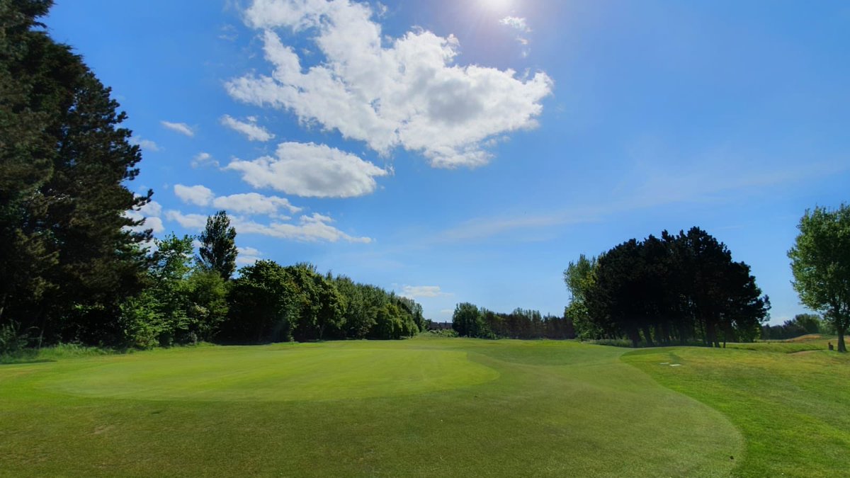 HeskethGCGreens's tweet photo. Feeling very lucky being able to work on the course @HeskethGolfClub @BIGGANorthReg #staysafe #andysback ๐ท https://t.co/hzuEegKutP