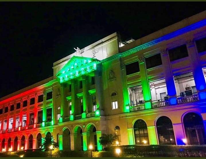 MaeAnncell's tweet photo. DLSU lights up St. La Salle Hall in ABS-CBN colors #NoToABSCBNShutDown https://t.co/rCDYaNqbCA