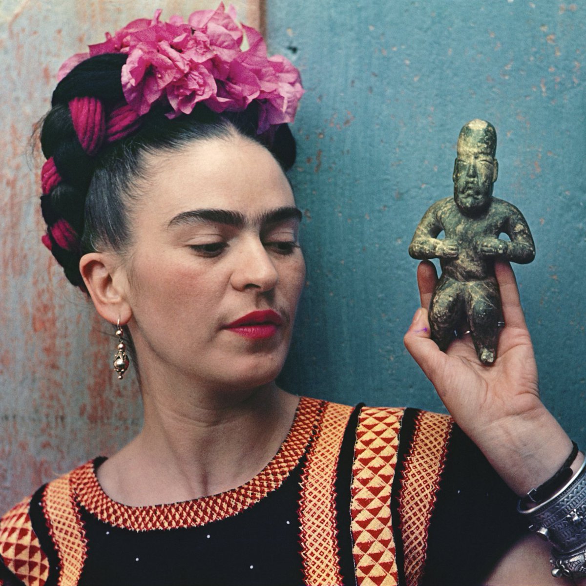 roartnyc's tweet photo. "Feet, what do I need you for when I have wings to fly?"
Feliz #CincoDeMayo #FridaKahlo https://t.co/aI51Vnh6ny