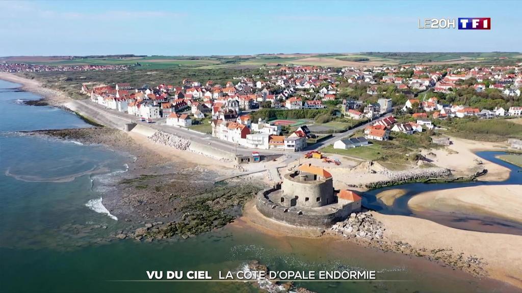 TF1Info's tweet photo. Vu du ciel : la côte d’Opale endormie en temps de confinement https://t.co/1HqXzomkgk https://t.co/NbZ5DR7XWt