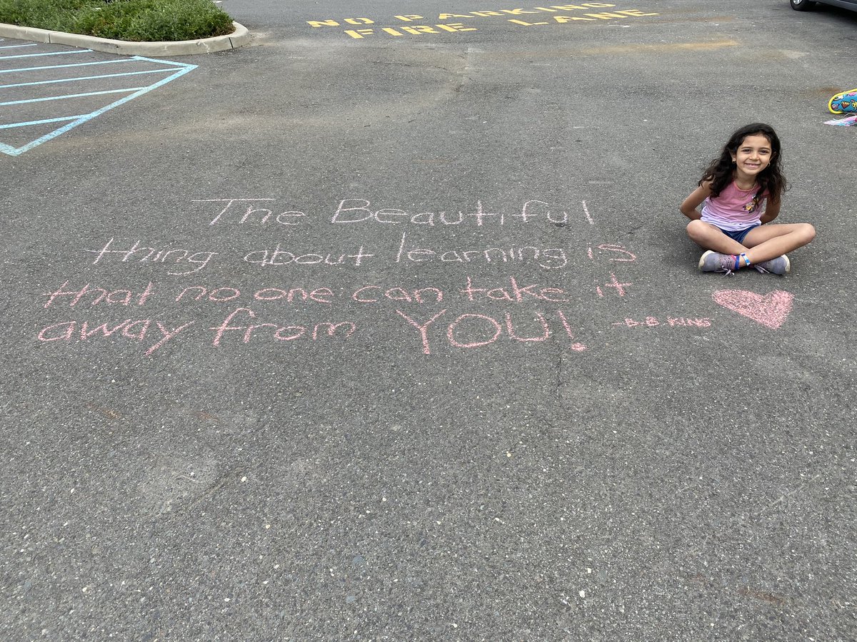 BrandyMaria4's tweet photo. Day 2- write a positive message to your teacher in sidewalk chalk. Some positive words for some amazing teachers 💕 #PositiveVibes #rbpsEAGLES #sidewalkchalk #redbank #bbking https://t.co/noCikDyNpO
