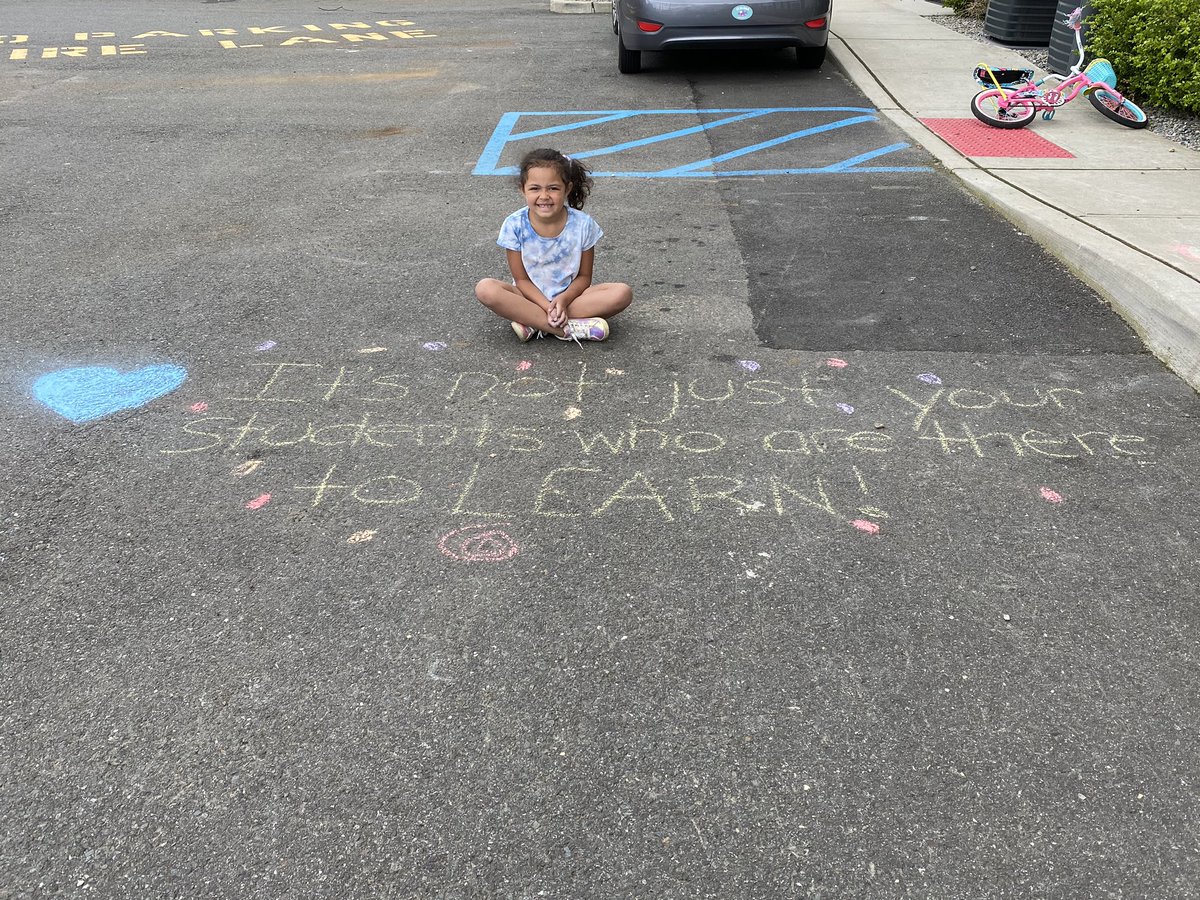 BrandyMaria4's tweet photo. Day 2- write a positive message to your teacher in sidewalk chalk. Some positive words for some amazing teachers 💕 #PositiveVibes #rbpsEAGLES #sidewalkchalk #redbank #bbking https://t.co/noCikDyNpO