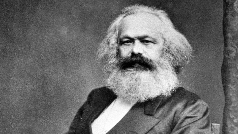 LHEnComuPodem's tweet photo. A 202 años del nacimiento de Karl Marx, sus ideas siguen siendo una piedra de toque para comprender el mundo y el funcionamiento del capitalismo. 

Periodista, filósofo, economista, sociólogo.

Padre del socialismo científico y el materialismo histórico, nos dejó un gran legado. https://t.co/ee7PoTsxvn