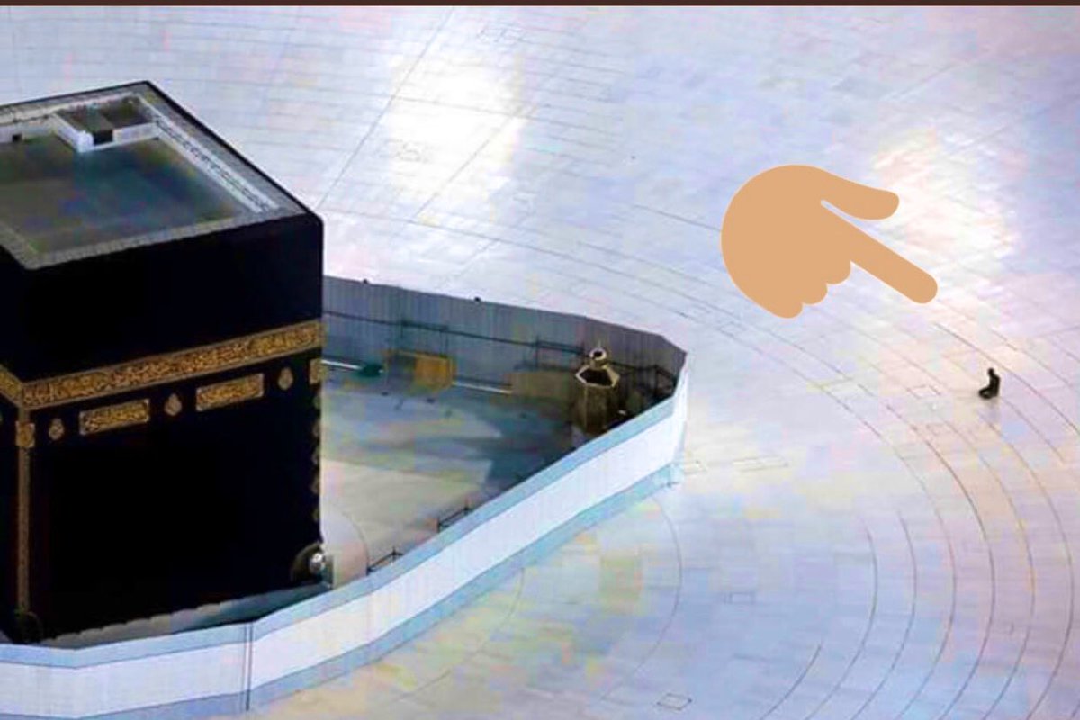 MarocTopNews's tweet photo. Sur 2 milliards de muslims sur terre c’est l’homme de ménage qui a eu l’honneur de prier seul face à la Kaaba https://t.co/GnVhu1ZMwN