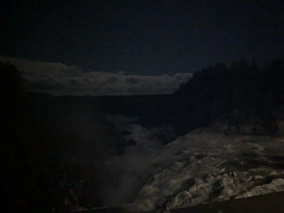 luan51300573's tweet photo. No that’s not rock at the bottom,,,,, that is the hydro Damm water fall
#learnquebec #cavabienaller https://t.co/r7A5xef1aK