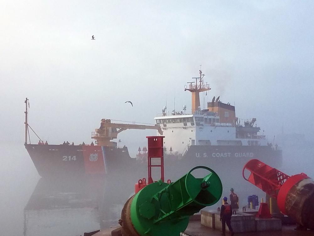 USCGLANTAREA's tweet photo. #spring is upon us, and your #CoastGuard is hard at work! #OperationSpringRestore #USCG #Atlanticarea #Commerce #Buoytender https://t.co/dshgFWQ3tA