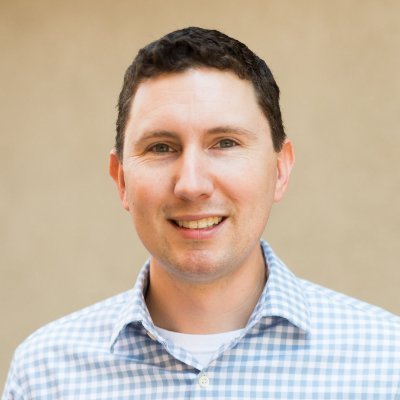 TaisonBell's tweet photo. I would have never thought that "help respond to a global pandemic" would be a #WhyDarden reason by graduation. But @DardenMBA classmates @tpillifant &amp; @thisIsAndrewH (+@RlindstSteele) answered the challenge and created something truly special.
Listen! ⤵️
https://t.co/D654ByK9jq https://t.co/jNZmb3PeoX