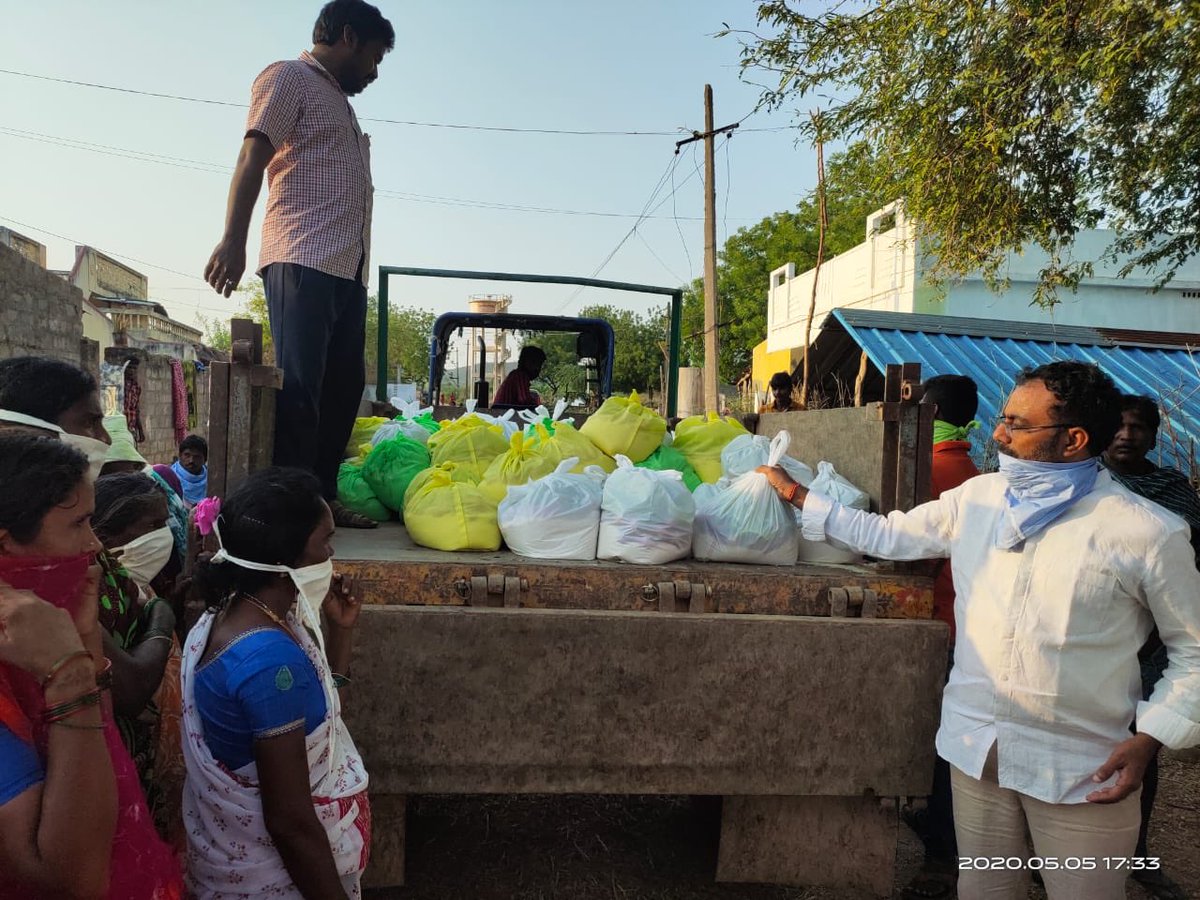 RNagothu's tweet image. #Modikits distributed to poorest of the poor people at pvg palli panchayat, Kadapa dist @poonam_mahajan @v_shrivsatish @Sunil_Deodhar @blsanthosh @AbhijatMishr @tarunchughbjp @BJPMadhukarAP @klnbjp @satyakumar_y @CMRamesh_MP