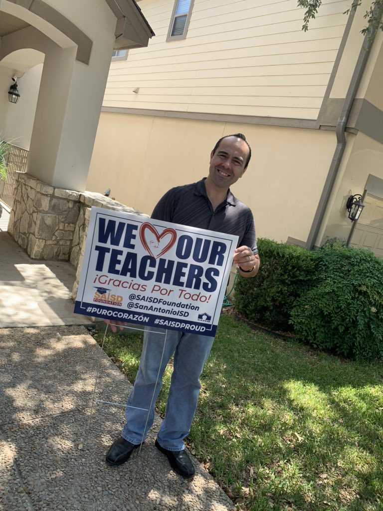 Fox_Tech_HS's tweet photo. We ❤️our Amazing Teachers!! This week we celebrate our wonderful life changers, daily inspirers, motivators, and over achievers! Thanks @SAISDFoundation for making this happen. We loved greeting our teachers yesterday!! @SAISD https://t.co/d3m4mbfZ2F