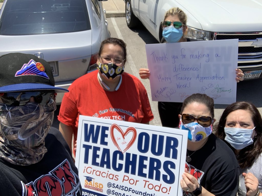 Fox_Tech_HS's tweet photo. We ❤️our Amazing Teachers!! This week we celebrate our wonderful life changers, daily inspirers, motivators, and over achievers! Thanks @SAISDFoundation for making this happen. We loved greeting our teachers yesterday!! @SAISD https://t.co/d3m4mbfZ2F