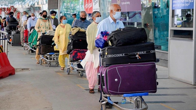 Nriabroad's tweet photo. India to evacuate around 15,000 Indians from 12 countries on more than 60 flights

The Centre on had Monday announced that the government will facilitate the return of Indians stranded abroad due to the Covid-19 pandemic in a phased manner.
👉 https://t.co/Wc5rke6vZL
#NRIAbroad https://t.co/KR8V0PaPmb