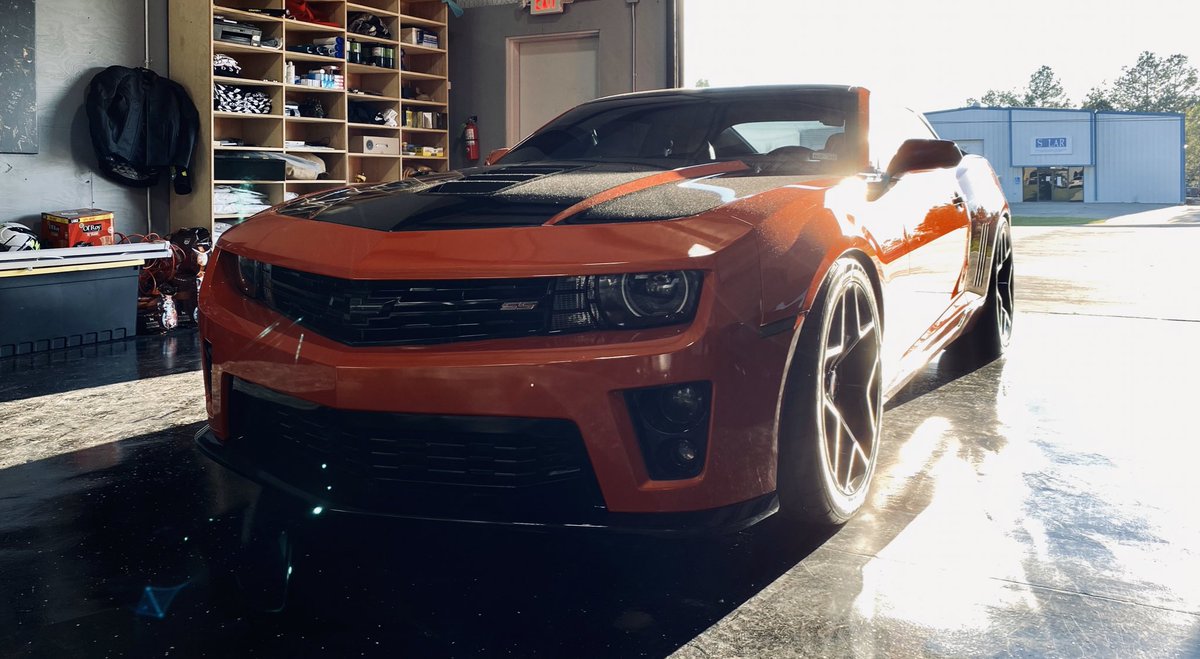 itsjusta6_'s tweet photo. Oh, hi there 🔥🤤 I’m recording a pretty cool DIY ceramic coating tutorial for you guys using the Camaro! Hopefully you enjoy it! 😬 https://t.co/3uLySYo10Q