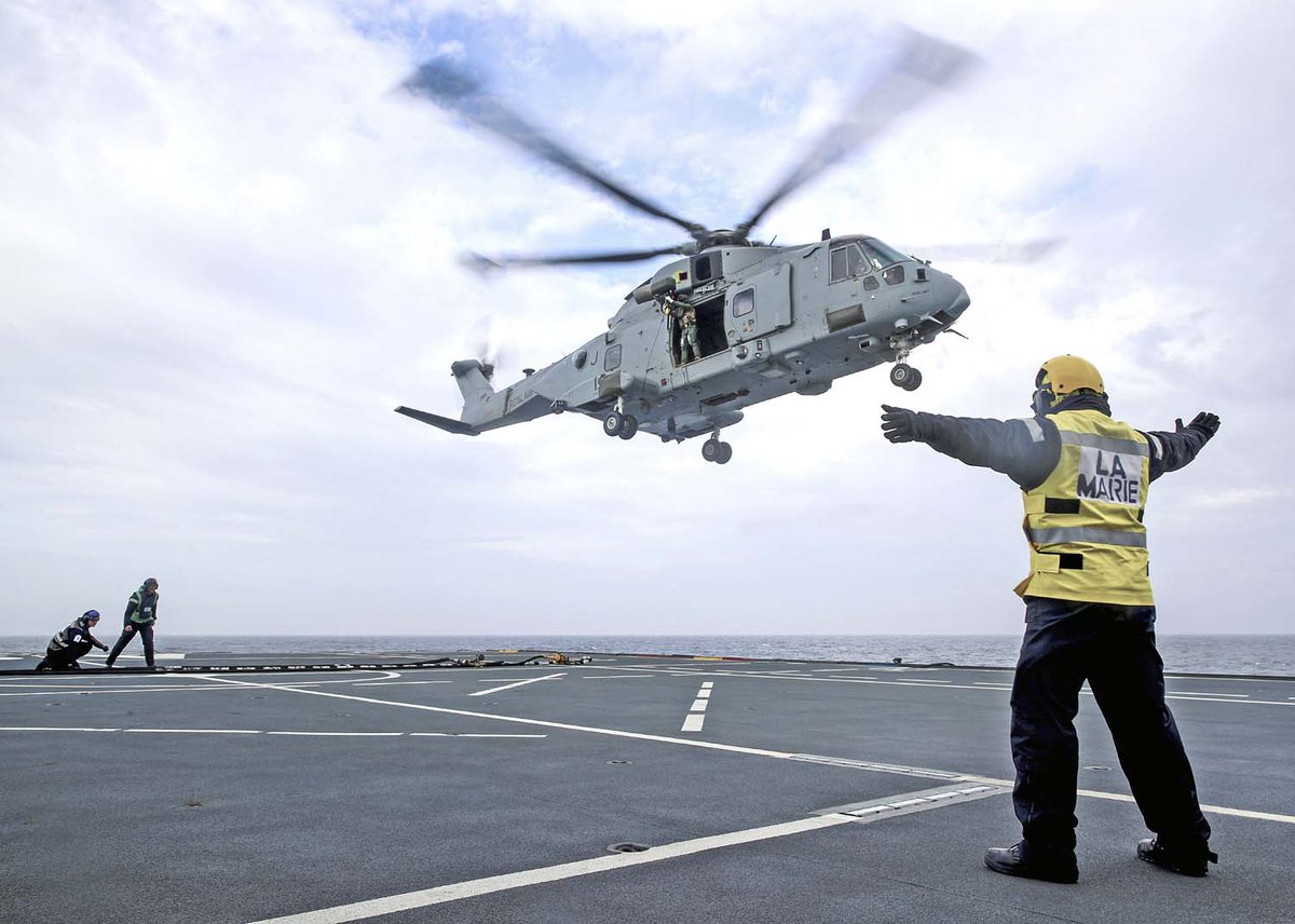 RoyalNavy's tweet photo. #1700NAS personnel ๐ have been operating @RFAArgus
flight deck.
The ship is likely to be the UKโs first response to a devastating hurricane should it strike the Caribbean region during the impending hurricane season. #ForwardPresence
๐ Read more: https://t.co/iYnHOrSgMH https://t.co/0Hki9v0Ju9
