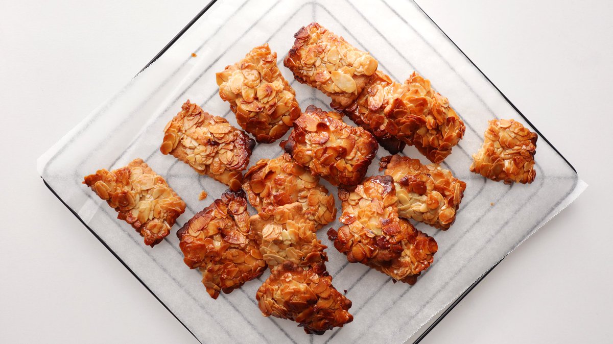 Ryogo Binanpasta 昨日載せたココナッツサブレのフロランタン これはサムネイルにどれ使おう選手権したときにエントリーした3選手 2番目の写真が選ばれました