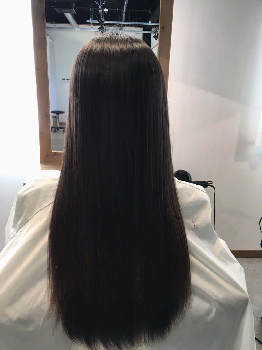 ヘアパーツモデル Rianaリアナ サロンに通わず美髪な人 アラ40お婆ちゃんになっても美髪を これは 少し前に撮った写真です 1カ月前くらい そろそろ ヘアサロンに行った方が良いかな ロングヘア 美髪 長い髪 ヘアパーツモデル しなやかな髪